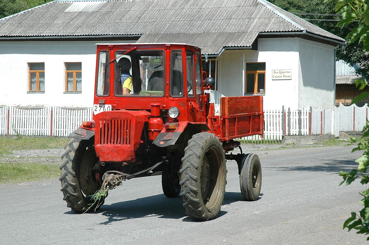 HTZ T-16MG Torun 2012 1.jpg